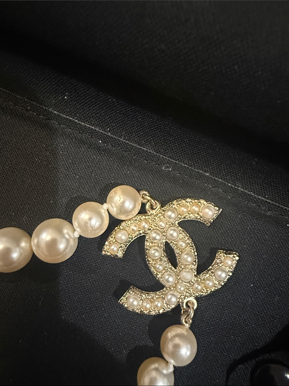 CHANEL limited edition Pearl CC Necklace Choker 100% Authentic like New Full set - Picture 8 of 8